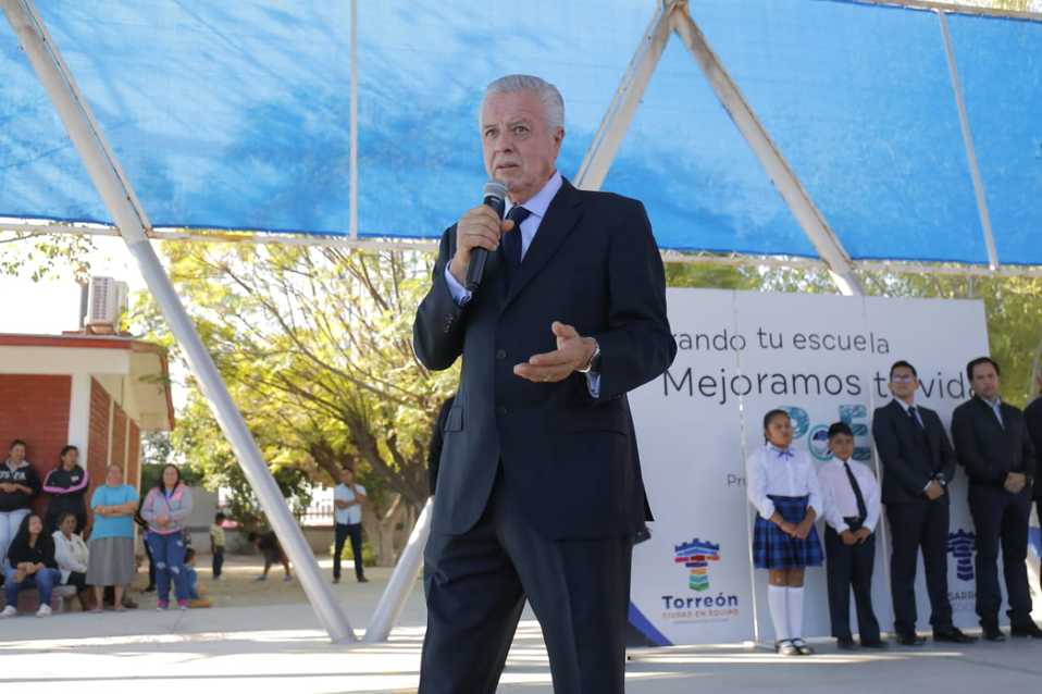 El alcalde de Torreón señaló que la educación es un área que le corresponde a la Federación. (Mauricio Román)