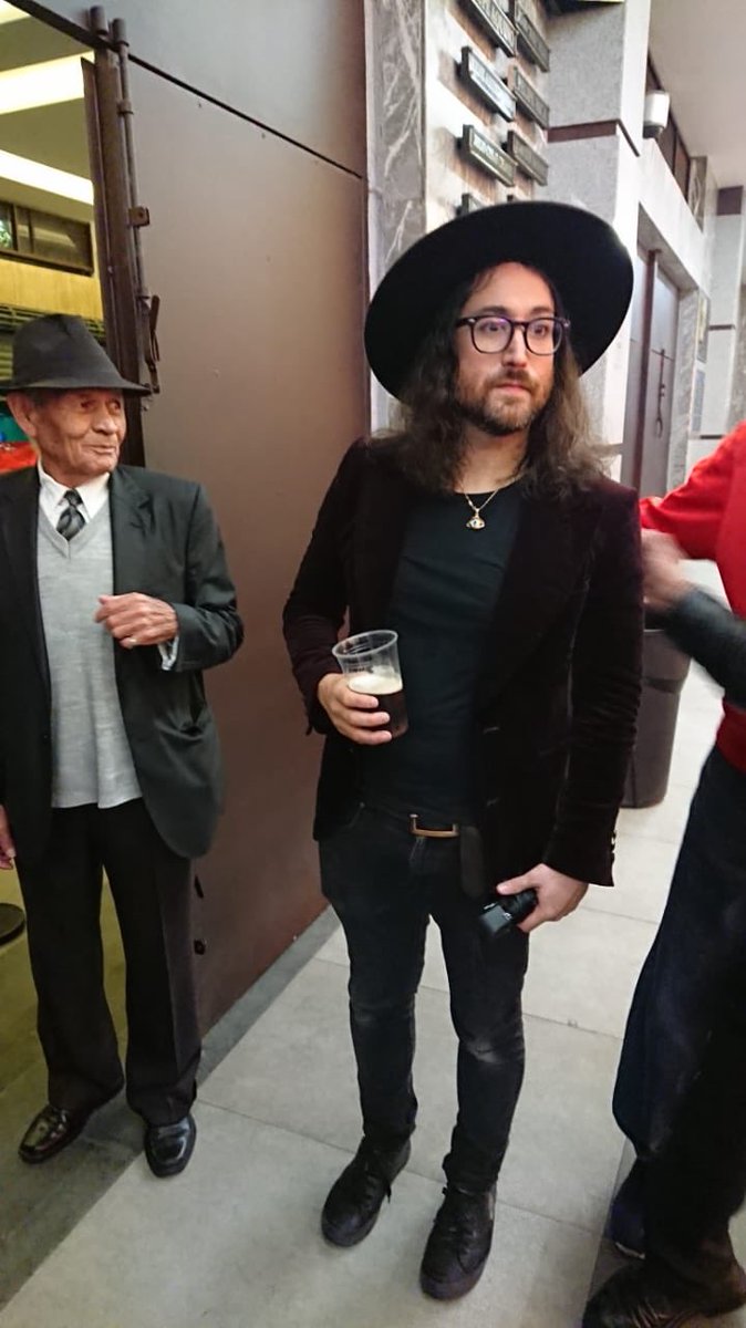 Hijo de John Lennon acudió a la Arena México para ver la lucha libre (Twitter @CMLL_OFICIAL)