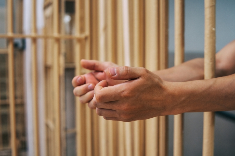 El joven trataba de ganarse el corazón de su ex novia, quien está convicta en una cárcel alemana. (Shutterstock)