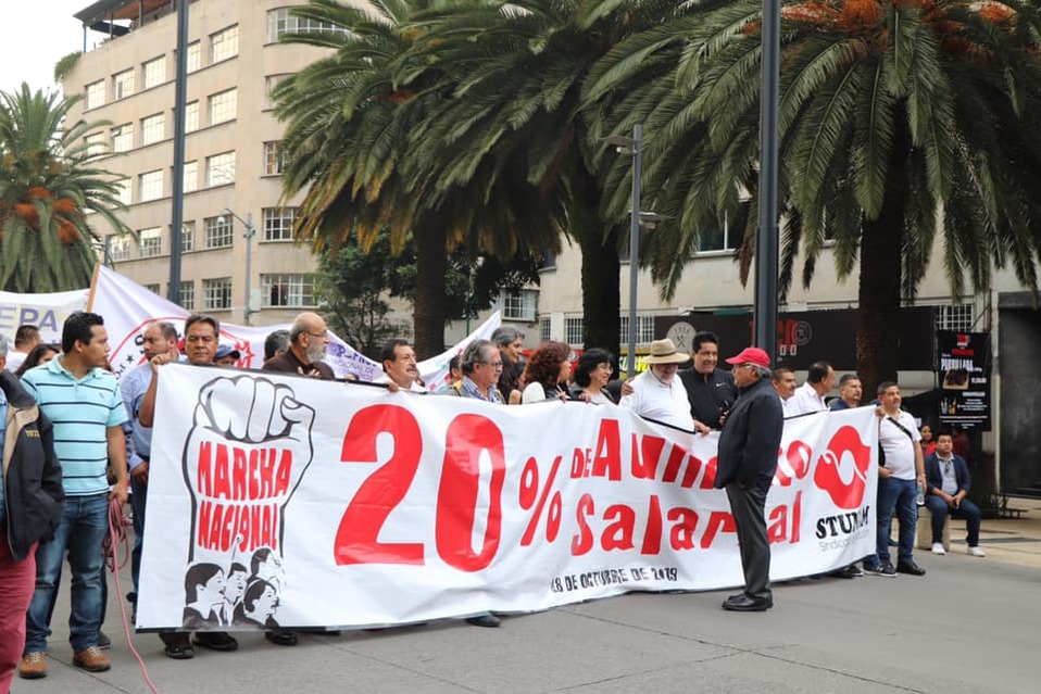 La marcha de la STUNAM salió del Monumento a la Revolución con dirección al Zócalo. (Tomada del Facebook Agustín Rodríguez Fuentes)