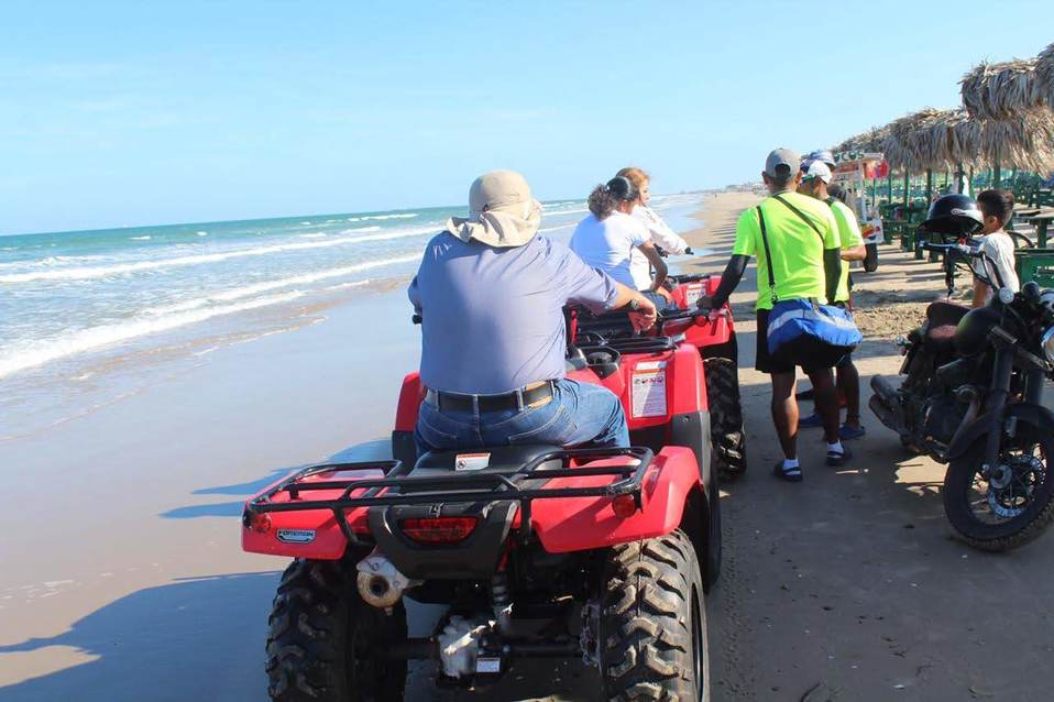 Salvavidas auxiliaron al turista.