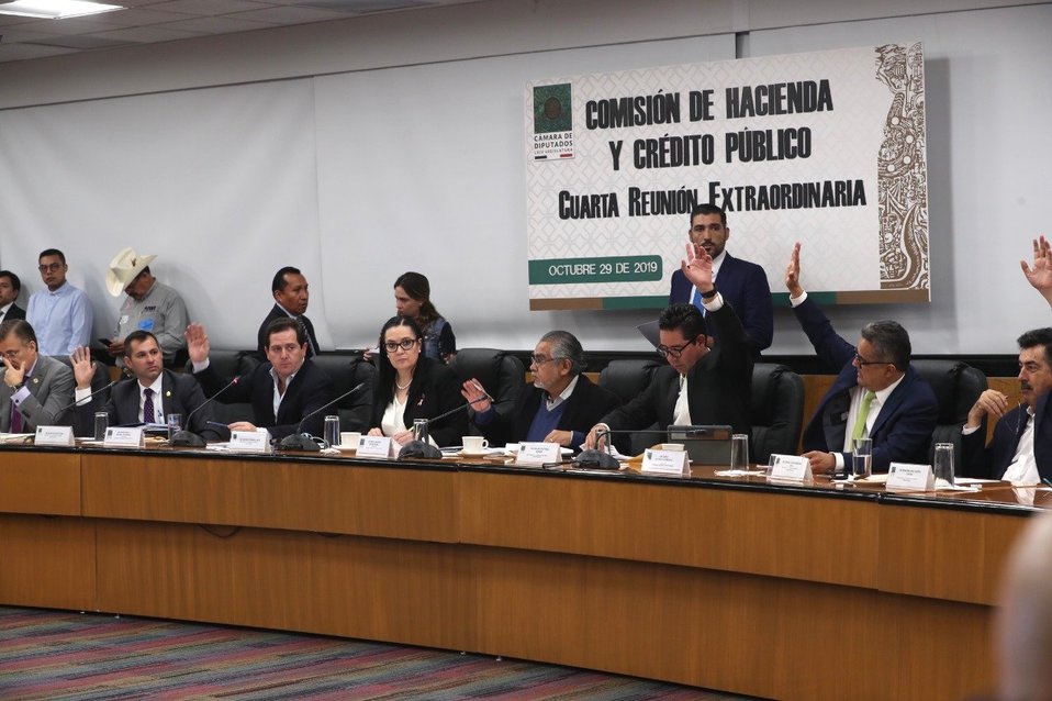 Comisión de Hacienda y Crédito Pública durante la discusión del proyecto (@Mx_Diputados)
