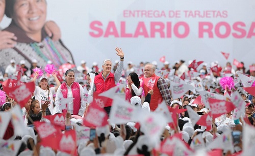 Entregó apoyos en la región. (Especial)