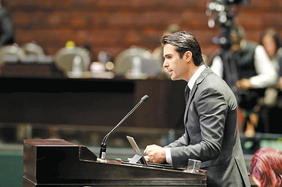 Ernesto D’Alessio (Ariana Pérez)