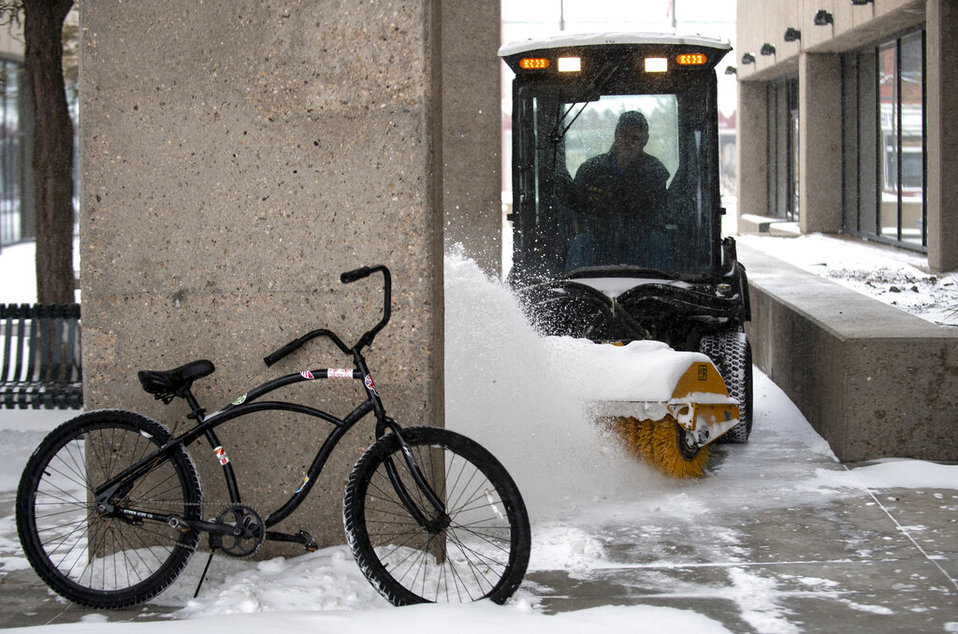 Las fuertes nevadas generaron el cierre anticipado en escuelas y oficinas de Denver y Colorado Springs (AP)