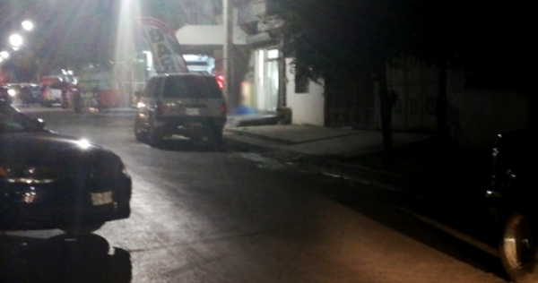 Los hechos se dieron afuera del negocio ubicado en el número 207 de la calle Nepenta. (Foto: Lourdes Soler)