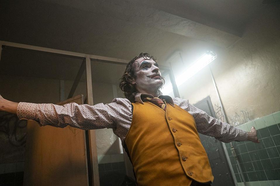 Hombre desata pánico durante función de Joker  (Especial).