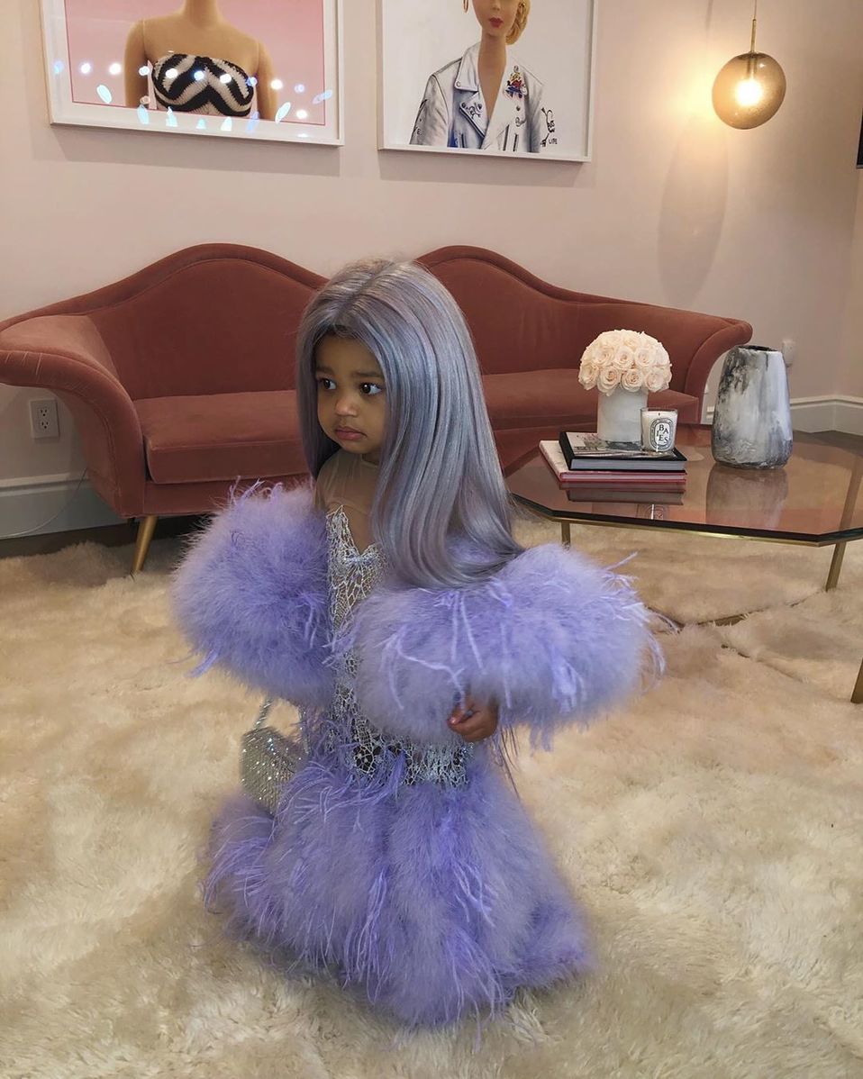 Stormi disfrazada como su mamá en la MET Gala (Instagram @kyliejenner).