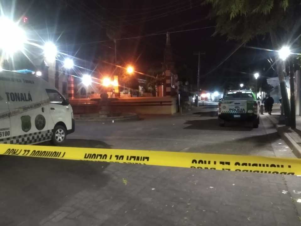 El zafarrancho que incluyó balazos fue en Juárez y Pino Suárez, centro de Tonalá (Martín Patiño).