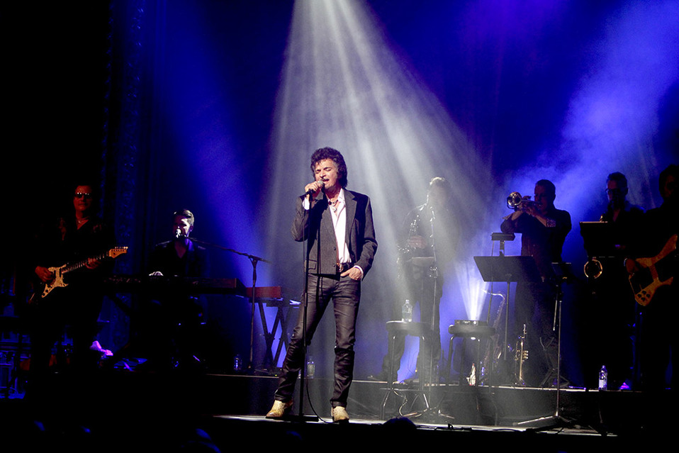 Gino Vanelli (sitio web del cantante:/http://ginov.com/).