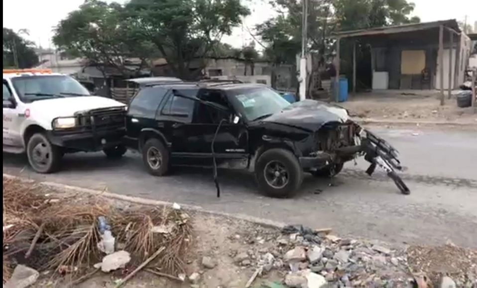 La camioneta destrozada.