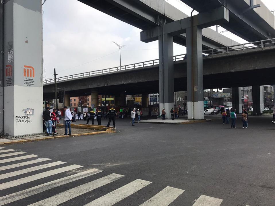 Los manifestantes continuarán con el bloqueo si nos son atendidos por las autoridades de la alcaldía. (César Velázquez)