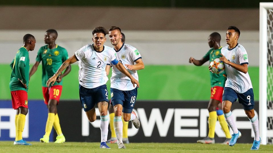 Argentina consigue tres puntos importantes ante Camerún (Twitter: @Argentina)