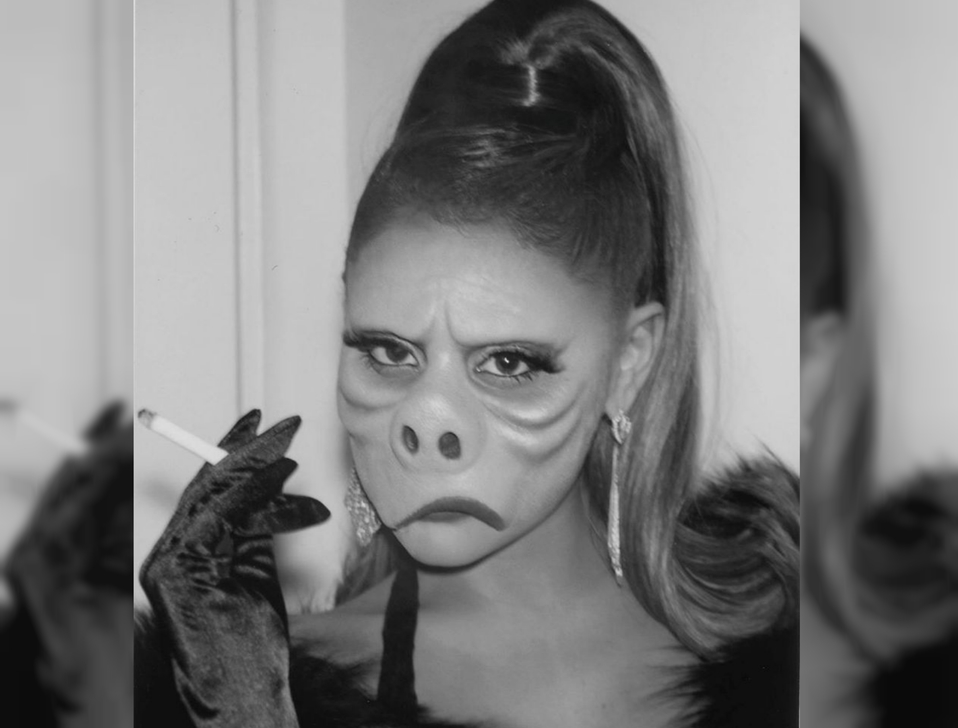 Ariana Grande se va a ‘La dimensión desconocida’ por Halloween (Instagram).