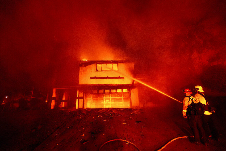 California ha entrado en estado de emergencia por la numerosa acntidad de incendios. (AP)
