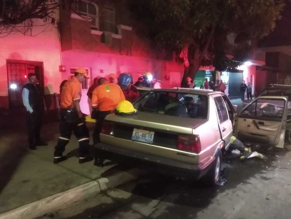 El conductor fue sacado inconsciente del automóvil (Matrín Patiño Segura)