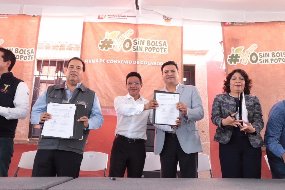 Firma de convenio. (Cortesía)