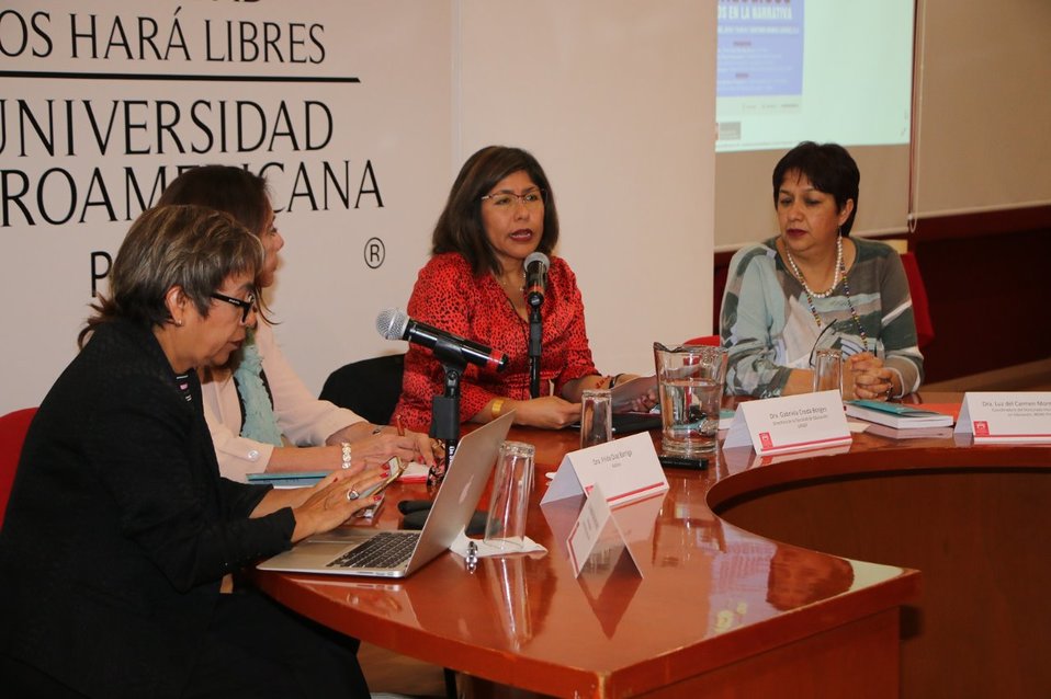 Gabriela Croda Borges, explicó que están haciendo uso de sitios web como uno de los recursos para contar historias con fines pedagógicos. (Jaime Zambr