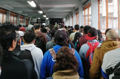 El Metro alertó de marcha lenta en seis líneas por lluvia. | Twitter @thejoanjoshua