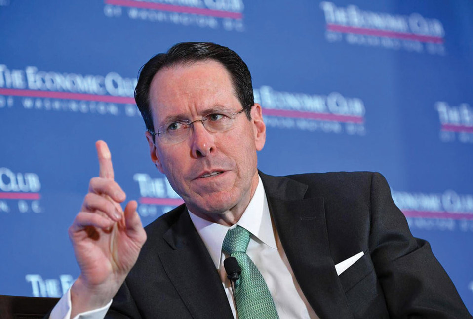 El director ejecutivo de AT&T, Randall Stephenson, va a permanecer en el cargo hasta 2020.