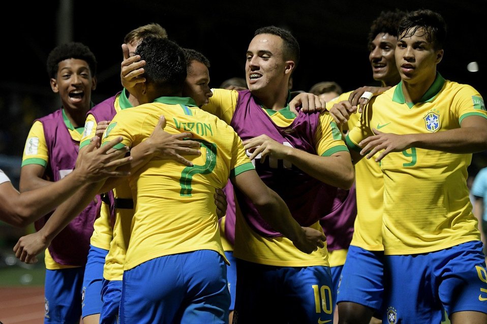 Jugadores de Brasil en celebración de gol  (@CBF_Futebol)