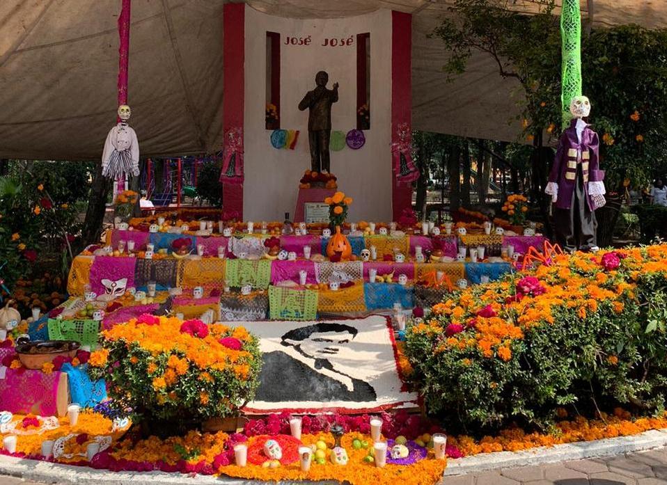 Ofrenda a José José en Clavería. | Especial