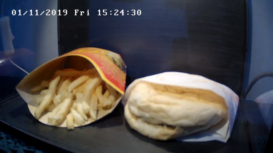 Puedes ver en vivo la última hamburguesa de McDonald's en Islandia. (Snotrahouse)
