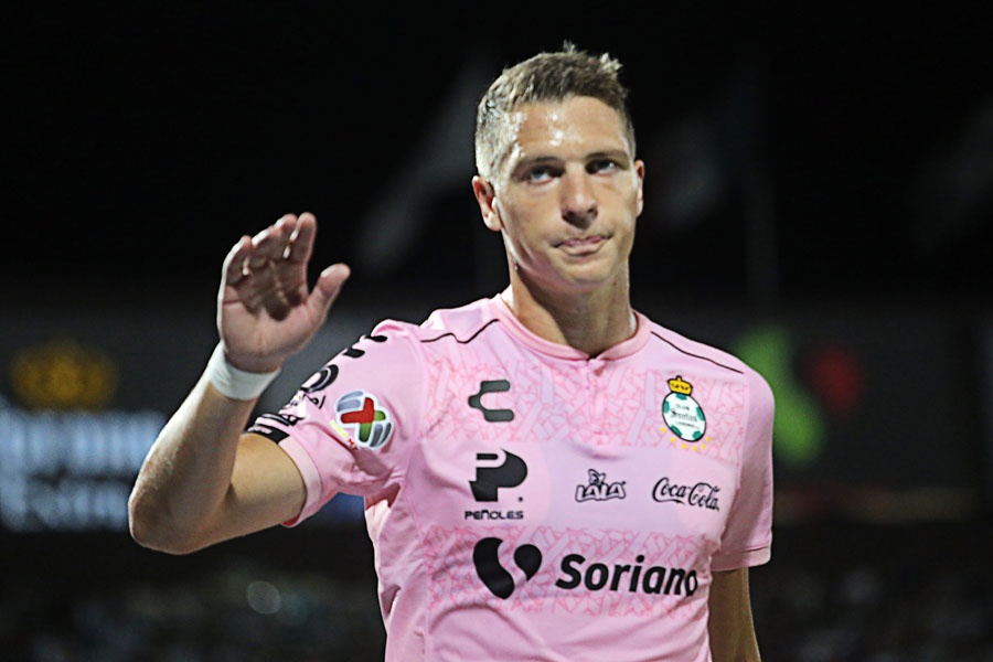 Julio Furch intentará conseguir su primer gol en la cancha del Azteca, mientras que Brian Lozano quiere anotarle a su ex equipo. (Rolando Riestra)