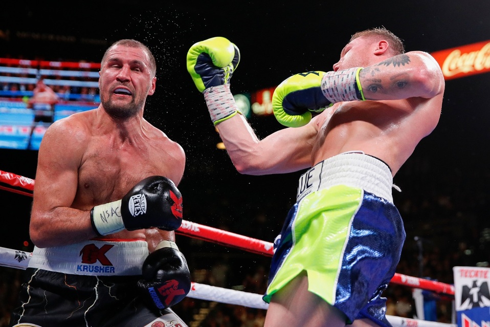 'Canelo' noquea a Sergey Kovalev y gana su cuarto título mundial. (AP)
