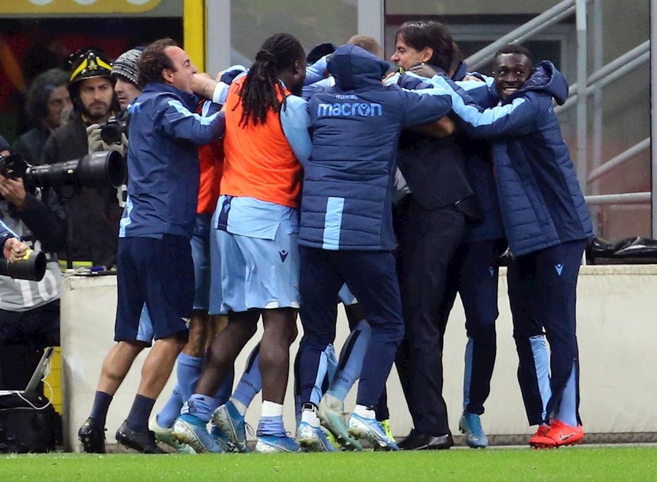 Lazio se llevó los tres puntos ante el Milán (EFE)