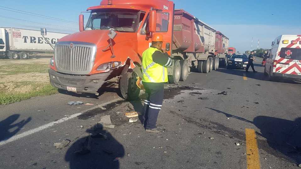 Policía Estatal se queda dormido en el volanta y choca contra tráiler en la carretera Zaragoza-Victoria (Foto/CORTESÍA)