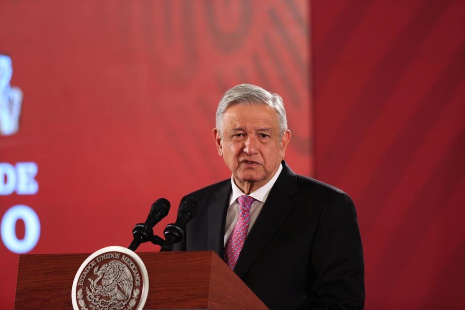 AMLO pide a funcionarios darse baños de pueblo/Héctor Téllez.