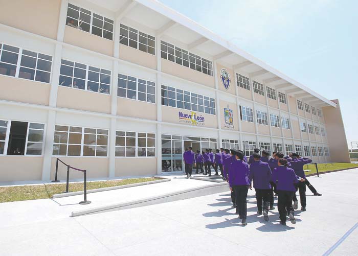 El costo por estudiante en una preparatoria militarizada en la entidad es de casi 92 mil pesos. RAÚL PALACIOS