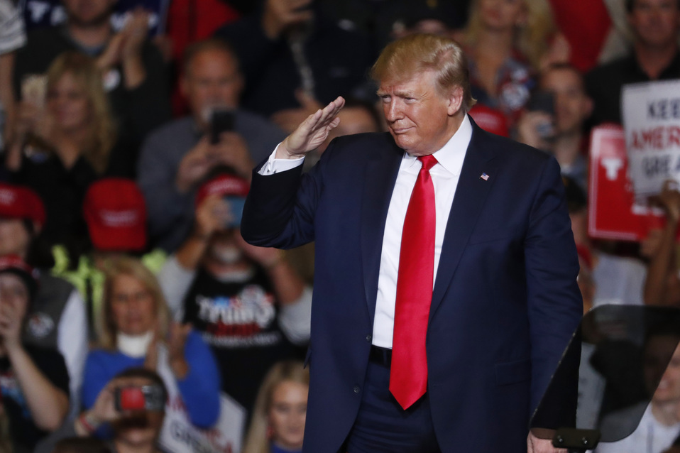 Donald Trump podría asistir a juego de futbol americano colegial (AP)