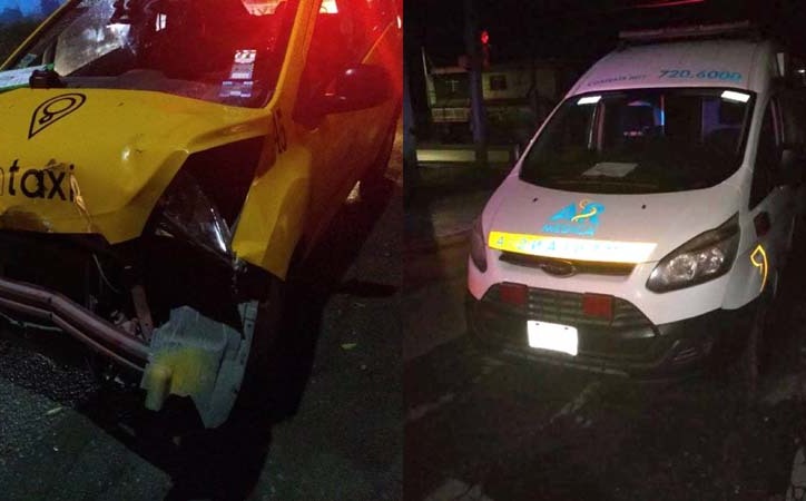 En Torreón, ambulancia se pasa el rojo y choca contra taxi- Grupo Milenio