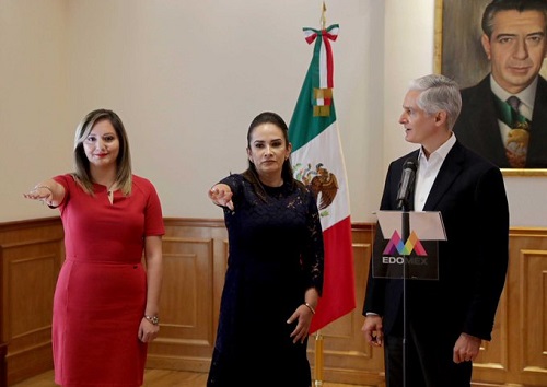 Tomó protesta a las nuevas titulares. (Especial)