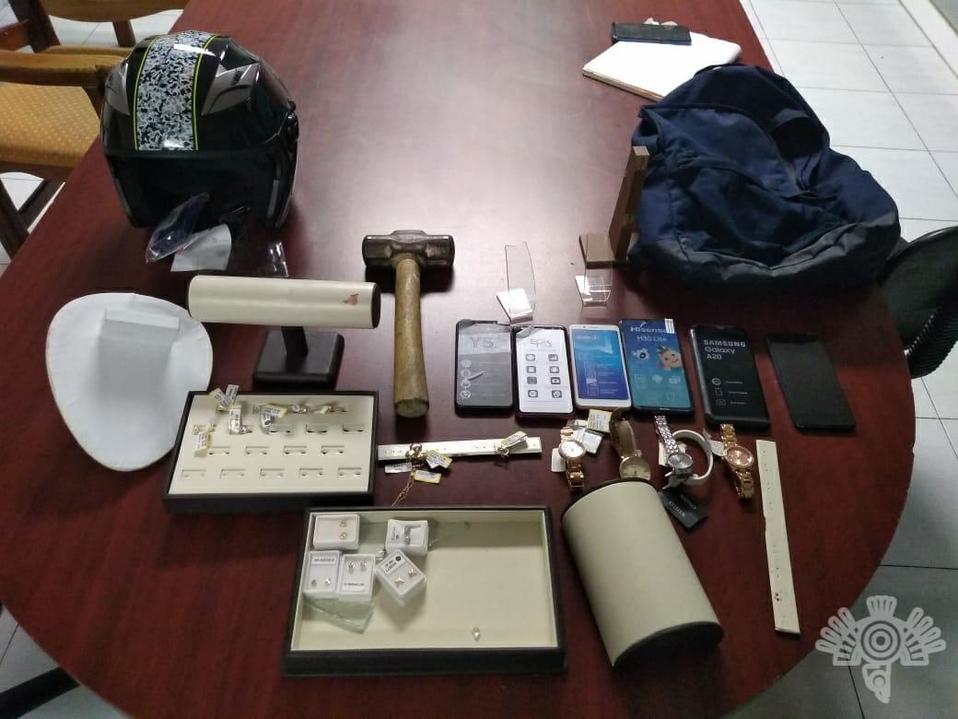 El detenido fue presentado ante el agente del Ministerio Público especializado en adolescentes para iniciar las investigaciones. (Especial)