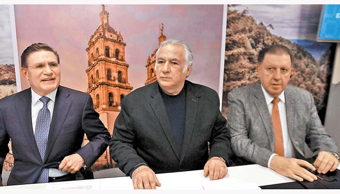 El gobernador de Durango, José Rosas Aispuro, y el titular de Sectur, Miguel Torruco. Héctor Téllez
