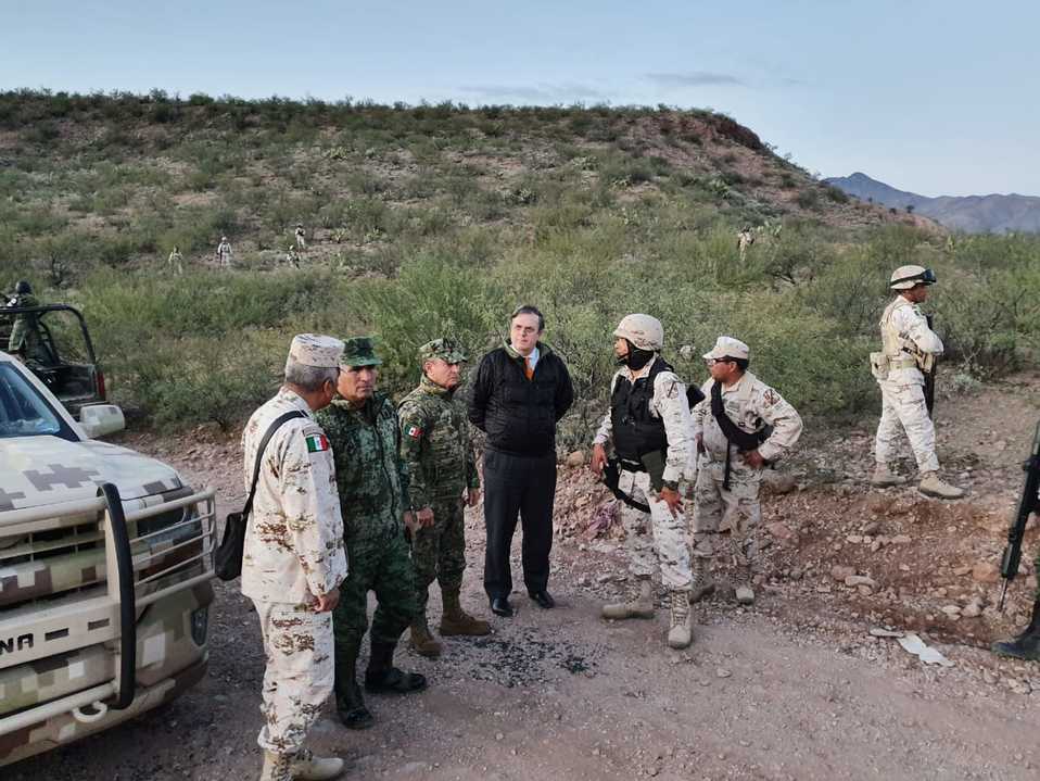Marcelo Ebrard recorrió la zona de la agresión en compañía del integrantes del gabinete de seguridad (Especial)