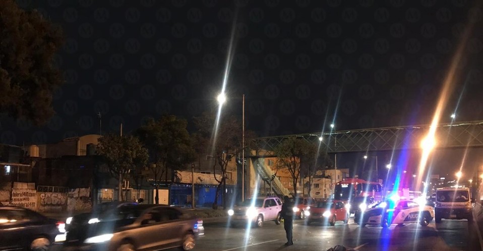 Una personas en situación de calle fue atropellado en la calzada Ignacio Zaragoza. (Jorge Becerril)