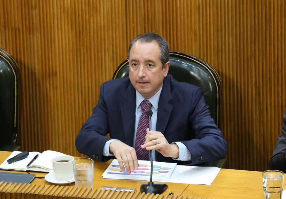 El tesorero estatal, Carlos Garza Ibarra.  Foto: Raúl Palacios