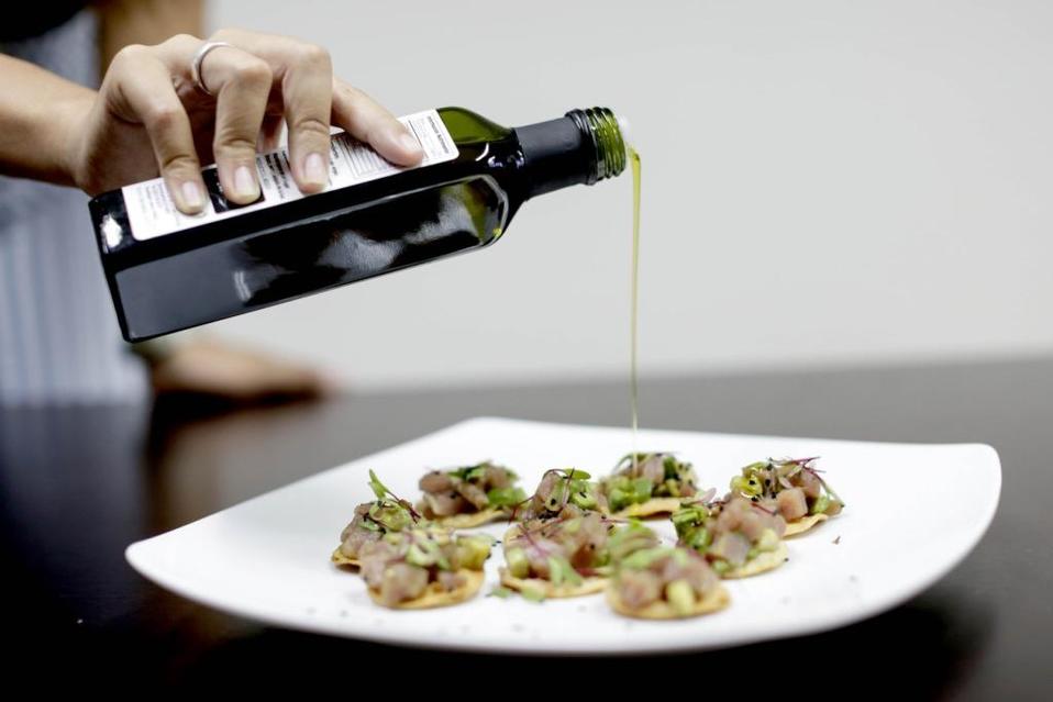 El aceite de aguacate no pierde sus propiedades benéficas y su sabor al exponerse a altas temperaturas. (Cortesía)