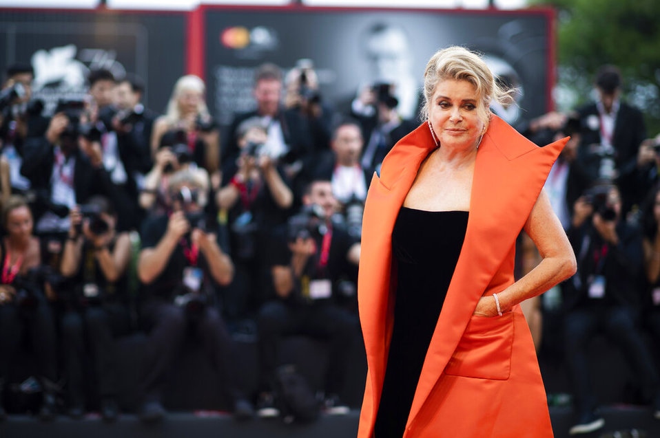 Catherine Deneuve es hospitalizada por derrame (AP)