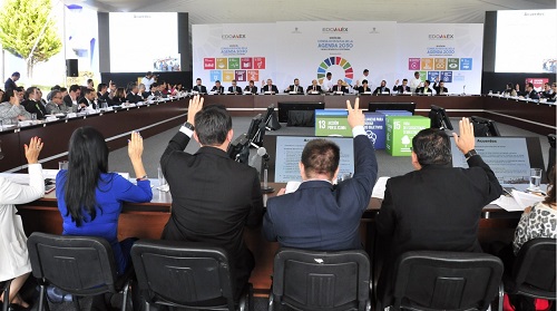 Durante el encuentro institucional. (Especial)
