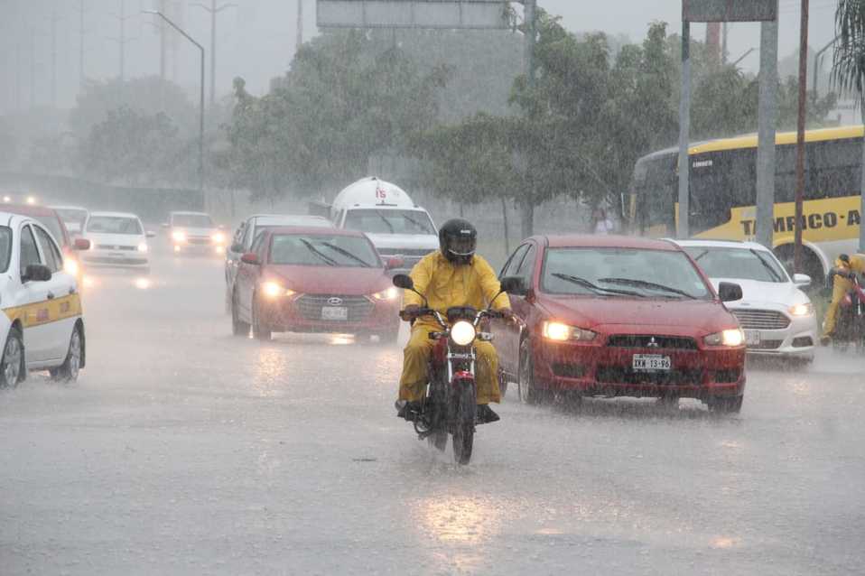 Lluvias en la Zona Conurbada (Foto/Yazmín Sánchez)