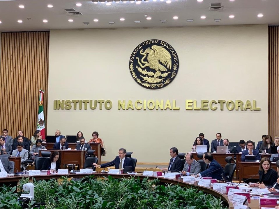 Sesión extraordinaria del consejo general de INE (@adriafavela)