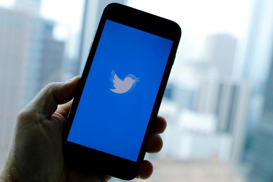 Twitter informó que "limita el acceso a información sensible a un pequeño grupo de empleados". (Reuters)