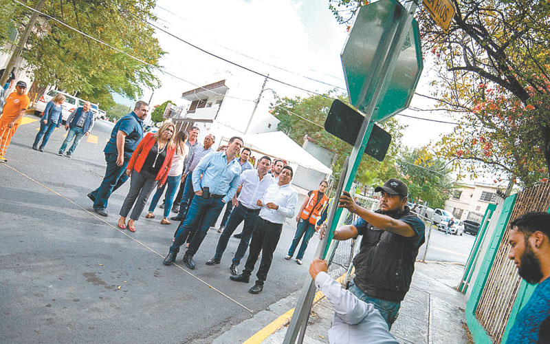 El alcalde supervisó la instalación de nomenclaturas. (Especial)