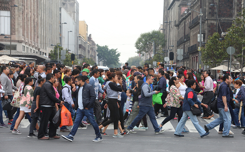 Especialistas señalan que es fundamental vacunarse contra la influenza y dejar de lado el escepticismo (Javier Ríos)