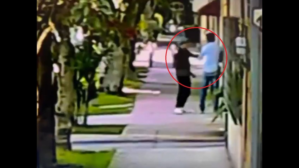 El hombre frustró el asalto en calles de la colonia Narvarte. (Captura de pantalla)